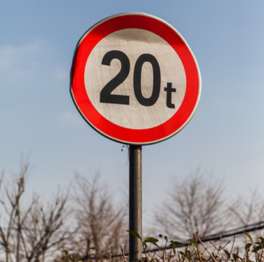 路上的標(biāo)識(shí)牌是如何標(biāo)記的？